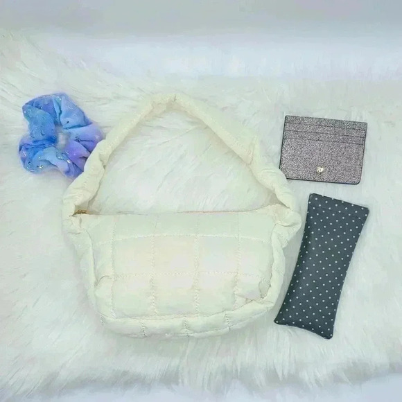 Woman’s Cloud Feel Puffer Quilted Shoulder Bag in Cream White - Picture 5 of 7
